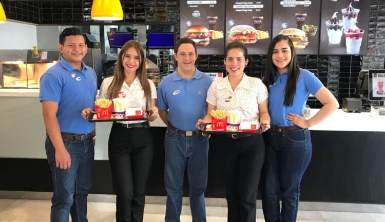 Arcos Dorados conmemora el Día Internacional de las personas con discapacidad celebrando los 30 años de trabajo por la inclusión