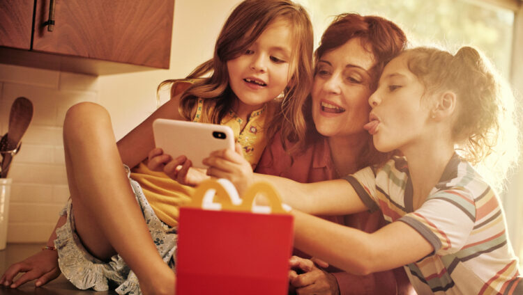 Arcos Dorados elimina los colorantes y saborizantes artificiales de los productos de la Cajita Feliz de McDonald’s