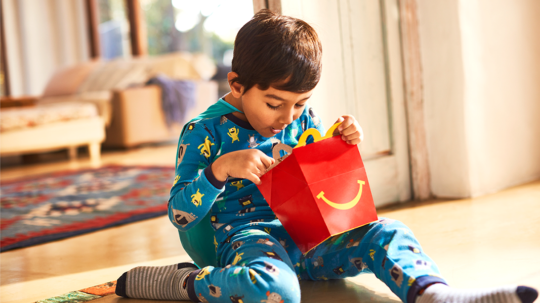 McDonald’s relanza su programa de libros en la Cajita Feliz, democratizando el acceso a la literatura infantil en América Latina