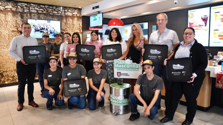 En Chile, transformamos más de 42 mil mascarillas en bandejas para restaurantes