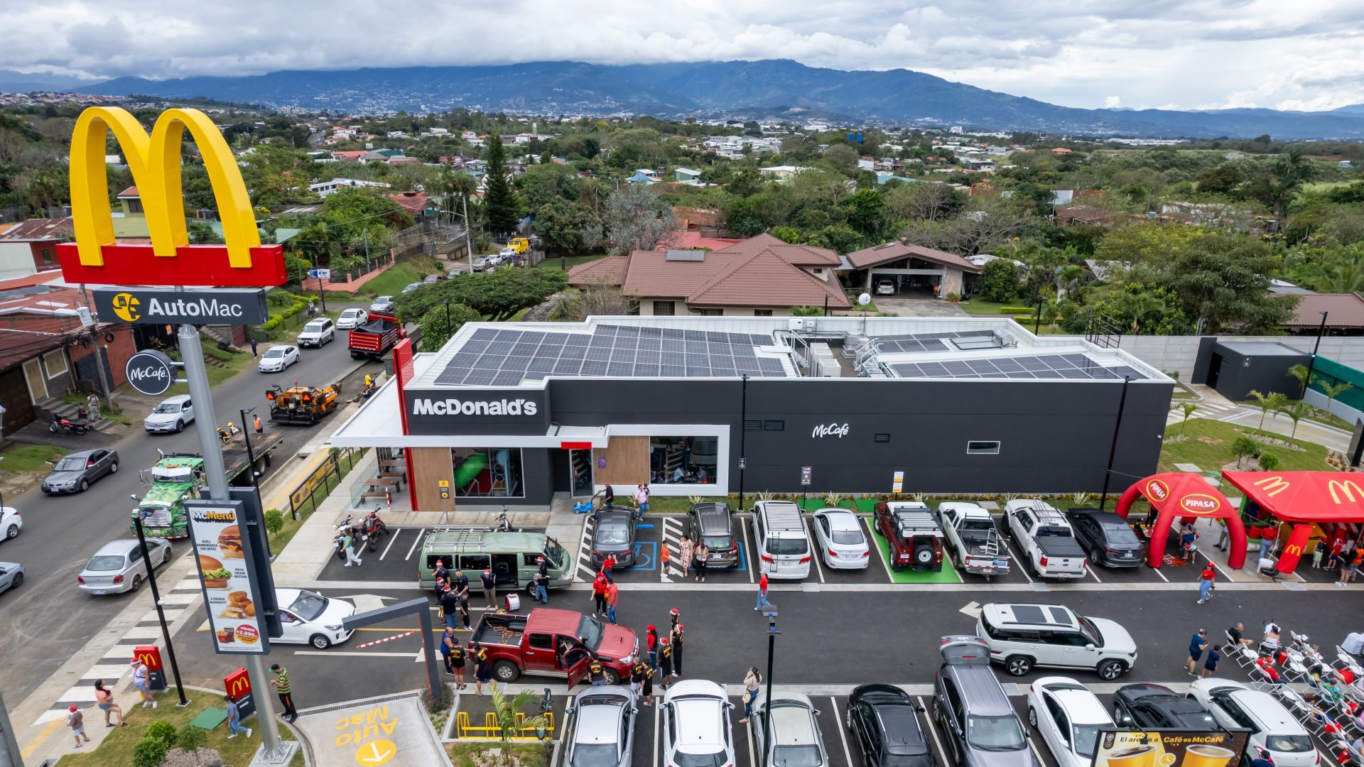 Inauguramos un nuevo restaurante con paneles solares en Santa Bárbara, Costa Rica