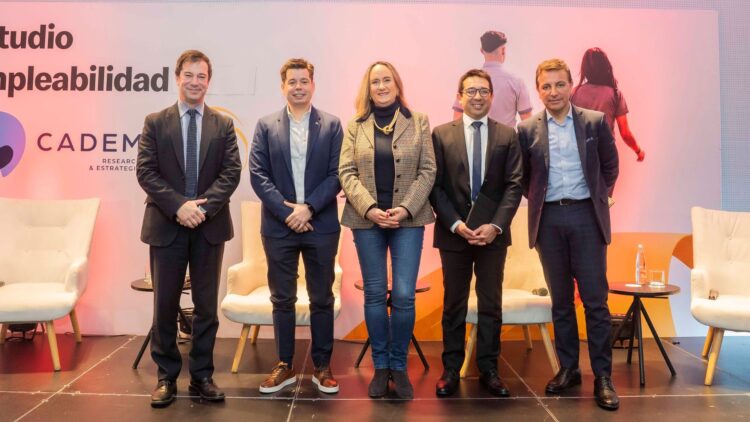 [Chile] CADEM y Arcos Dorados presentan estudio: 64% de los jóvenes identifica la falta de experiencia como principal barrera para acceder al primer empleo