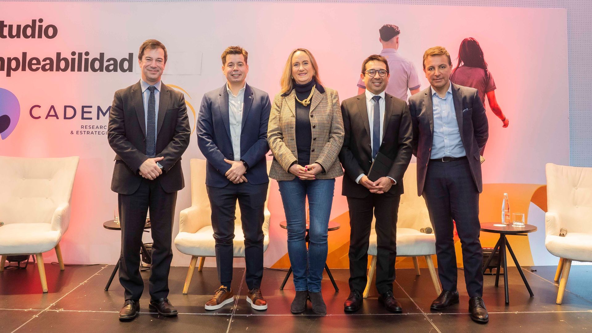 [Chile] CADEM y Arcos Dorados presentan estudio: 64% de los jóvenes identifica la falta de experiencia como principal barrera para acceder al primer empleo