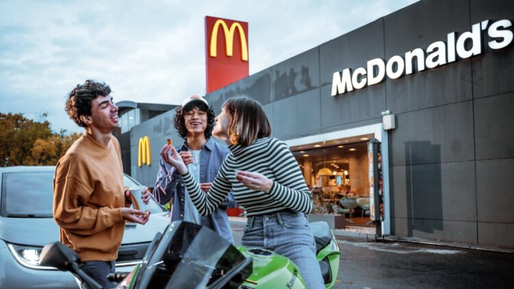 Os icônicos Chicken McNuggets completam 40 anos!