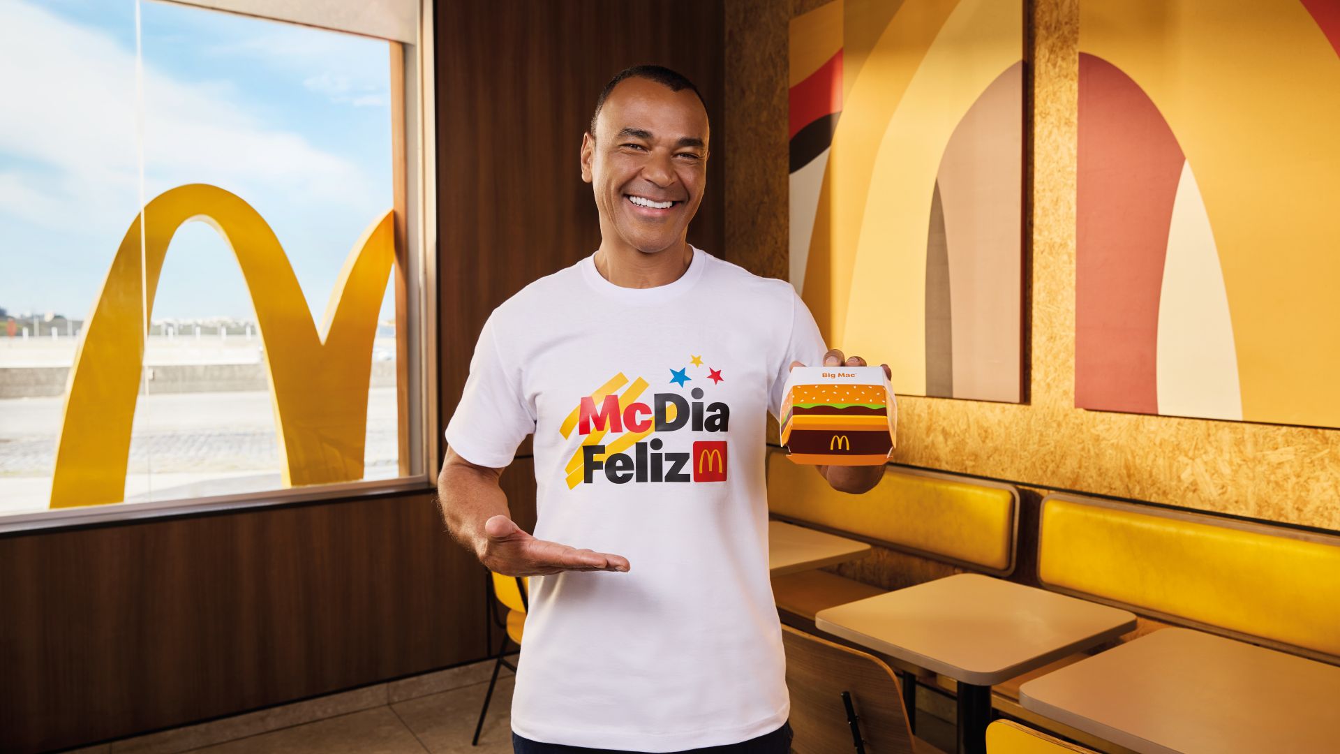  Cafu entra em campo como embaixador do McDia Feliz 2026 